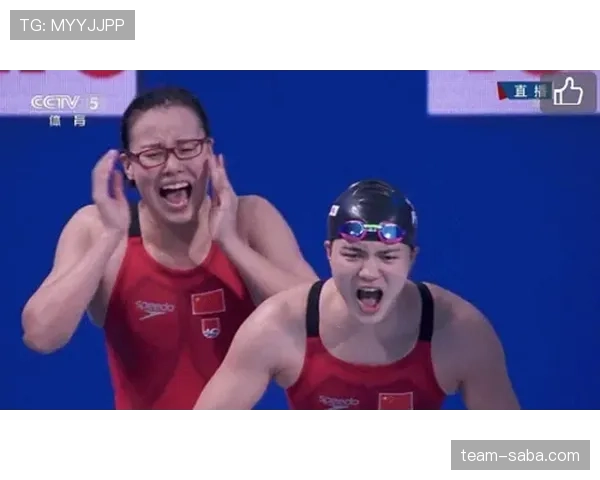 傅园慧又开始当“表情包制造机”了，泳池边气场和家里完全两个人啊！